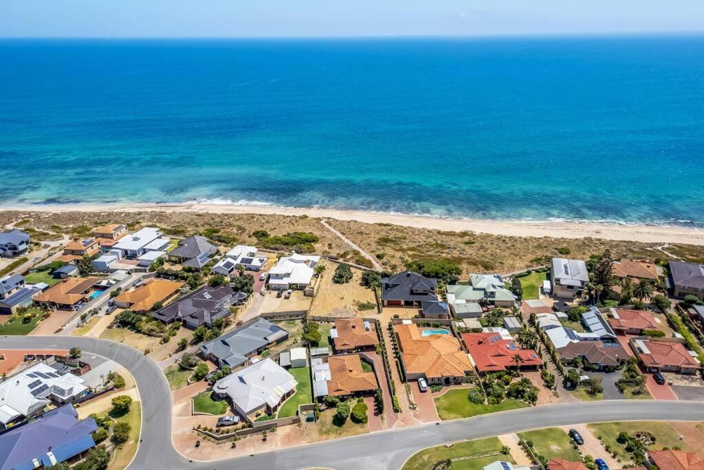 Absolute Oceanfront - Sunsets Villa Mandurah Exterior photo